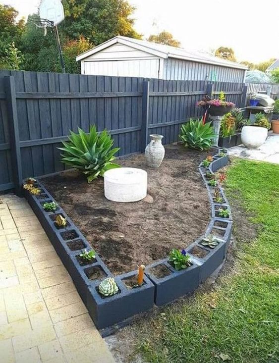 diy small garden beds with concrete blocks 14