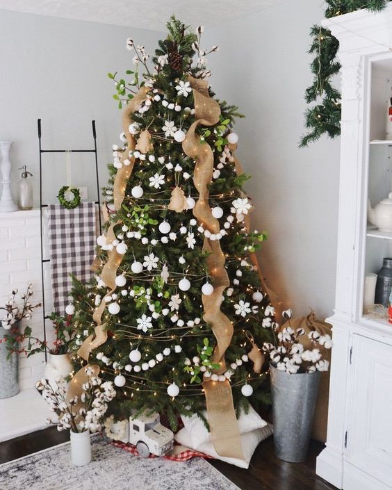 farmhouse christmas tree 4