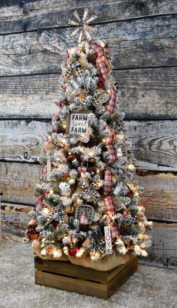 farmhouse christmas tree 7