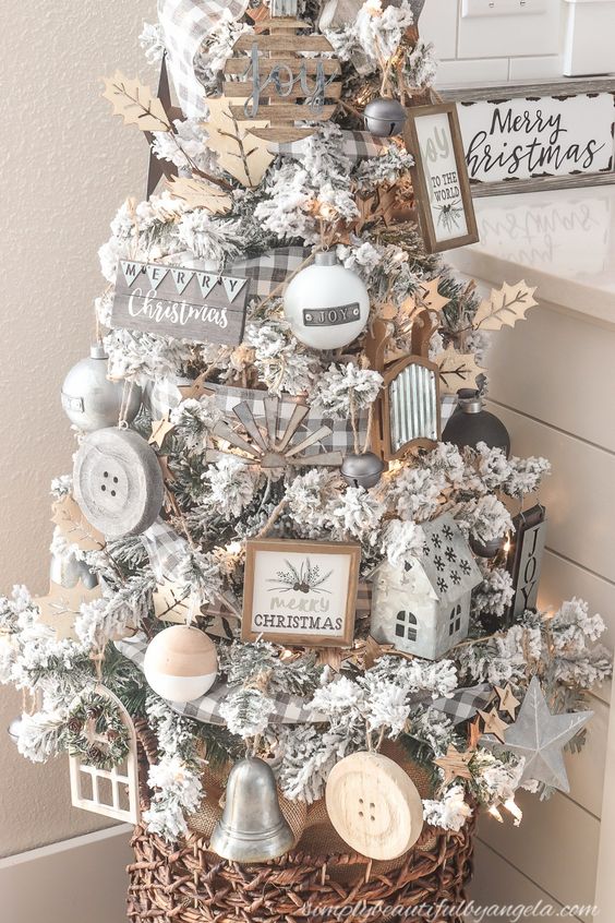 farmhouse christmas tree 9