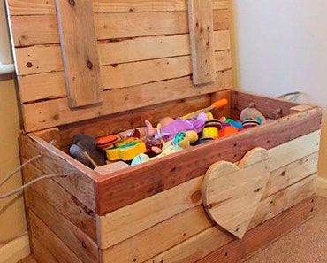 furniture and childrens toys made with wooden pallets 6