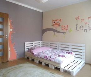 furniture and childrens toys made with wooden pallets 7