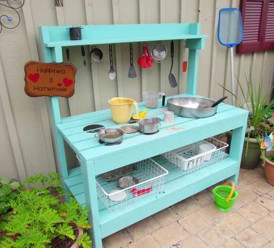 furniture and childrens toys made with wooden pallets 8