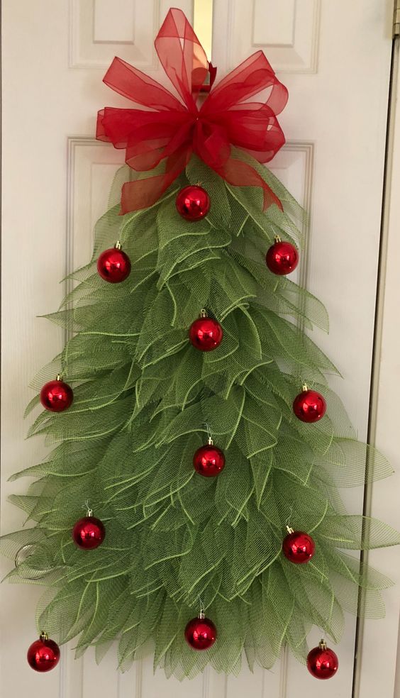 ideas for decorating the door at christmas 4