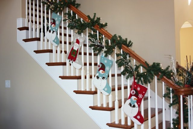 ideas for decorating the stairs for christmas 11