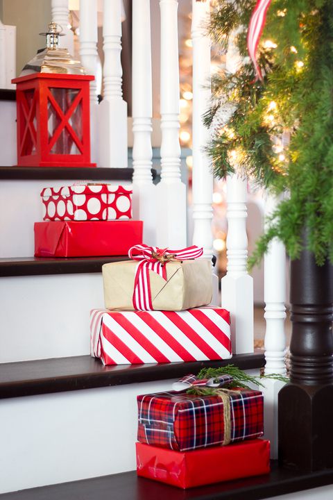 ideas for decorating the stairs for christmas 9
