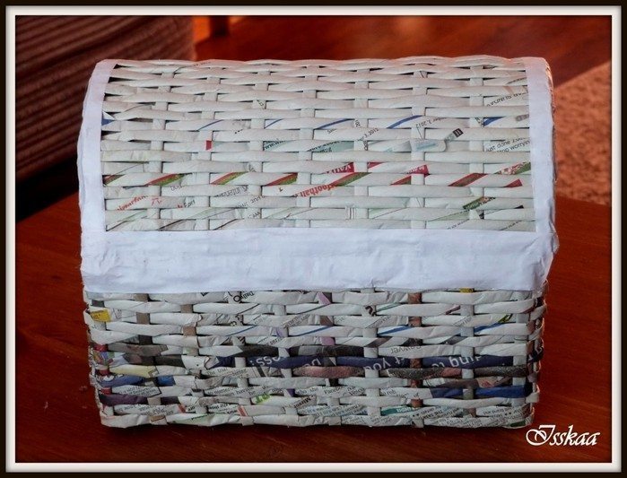 rustic trunk made with newspaper or magazine paper tubes 9